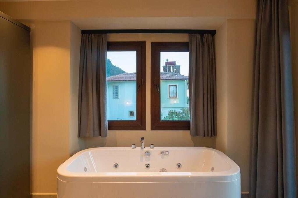 Havuzlu Korunakli Jakuzili Villa Фетхие Экстерьер фото